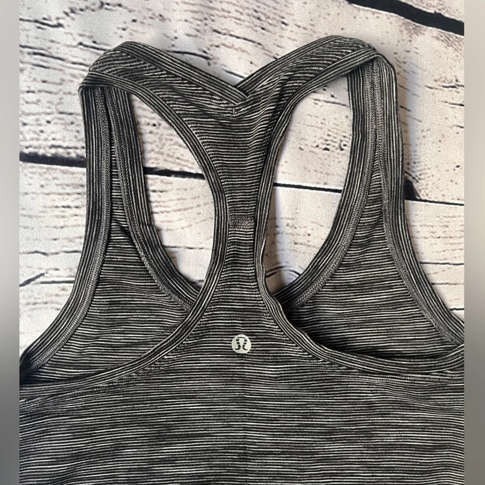 Lululemon Razor Back Tank Size 4 - Picture 4 of 4